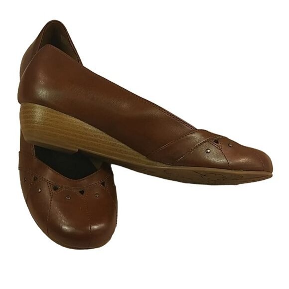 LOWER EAST SIDE WOMENS BROWN FAUX LEATHER LOW WEDGE HEELS SLIP ON SHOES SIZE 8.5 - Picture 2 of 13